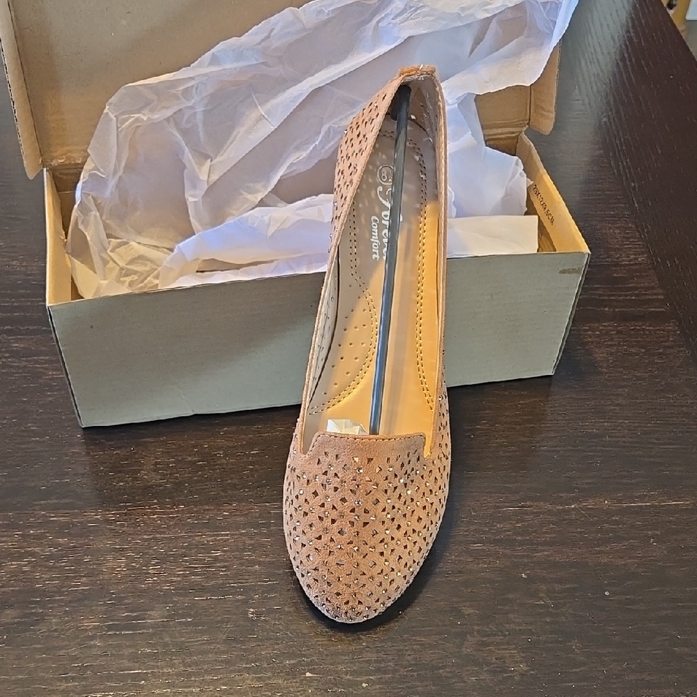 Women's Tan Flats